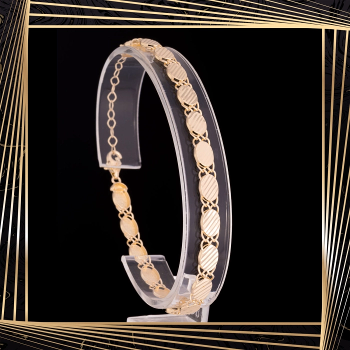 B395 Złota bransoletka. Diamentowane talerzyki. 585