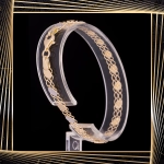 B399 Złota bransoletka. Diamentowane talerzyki. 585