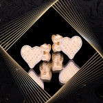 K1663 Złote kolczyki. Złote serduszka z diamentowanym tłem. 585