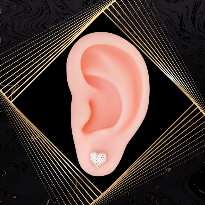 K1663 Złote kolczyki. Złote serduszka z diamentowanym tłem. 585