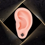 K1665 Złote kolczyki. Złote koniczynki z cyrkoniami. Czarne. 585