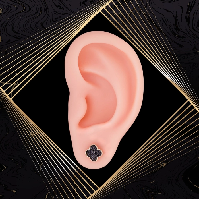 K1666 Złote kolczyki. Złote koniczynki z cyrkoniami. Czarne. 585