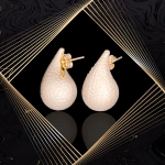 K1696 Złote kolczyki. Złote kardashianki. Złote kropelki z diamentowanym wzorem. Duże. 585