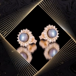 K1713 Złote kolczyki. Złote karmazycje z czarnymi perłami. 585