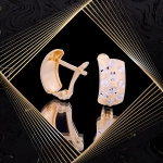 K1715 Złote kolczyki. Złote kolana ze wzorem na matowym tle. 585