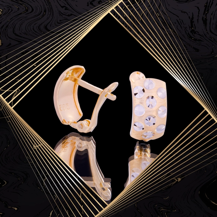 K1715 Złote kolczyki. Złote kolana ze wzorem na matowym tle. 585