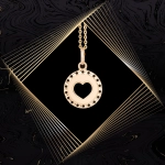 W837 Złoty wisiorek. Ażurowe złote serduszko z matowym tłem. 585