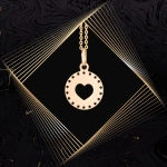 W837 Złoty wisiorek. Ażurowe złote serduszko z matowym tłem. 585