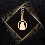 W855 Złoty wisiorek. Matka Boska z dzieciątkiem. 585