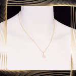 W856 Złoty wisiorek. Matka Boska z dzieciątkiem. 585