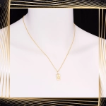 W858 Złoty wisiorek. Matka Boska z dzieciątkiem. 585