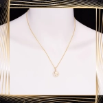 W861 Złoty wisiorek. Złoty medalik z cyrkoniami. Matka Boska. 585