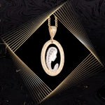 W863 Złoty wisiorek. Złoty medalik z cyrkoniami. Matka Boska. 585