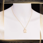 W865 Złoty wisiorek. Matka Boska z dzieciątkiem. 585