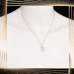 W867 Złoty wisiorek. Złoty medalik z cyrkoniami. Matka Boska. 585