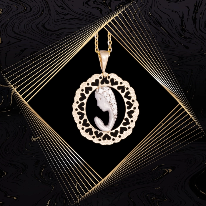 W867 Złoty wisiorek. Złoty medalik z cyrkoniami. Matka Boska. 585