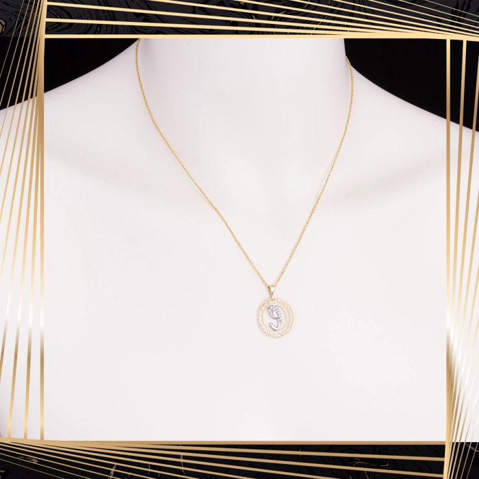 W867 Złoty wisiorek. Złoty medalik z cyrkoniami. Matka Boska. 585