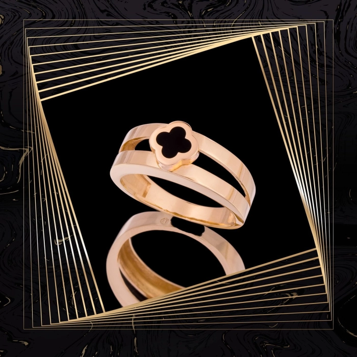 P990 Złoty pierścionek. Złota obrączka z emaliowaną koniczynką. 585